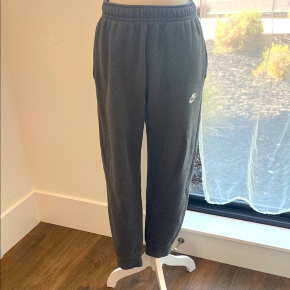 Nike Big Kid’s Fleece Joggers. Drawstring waist. Snap  pocket. Comfortable. Gray - Picture 1 of 10